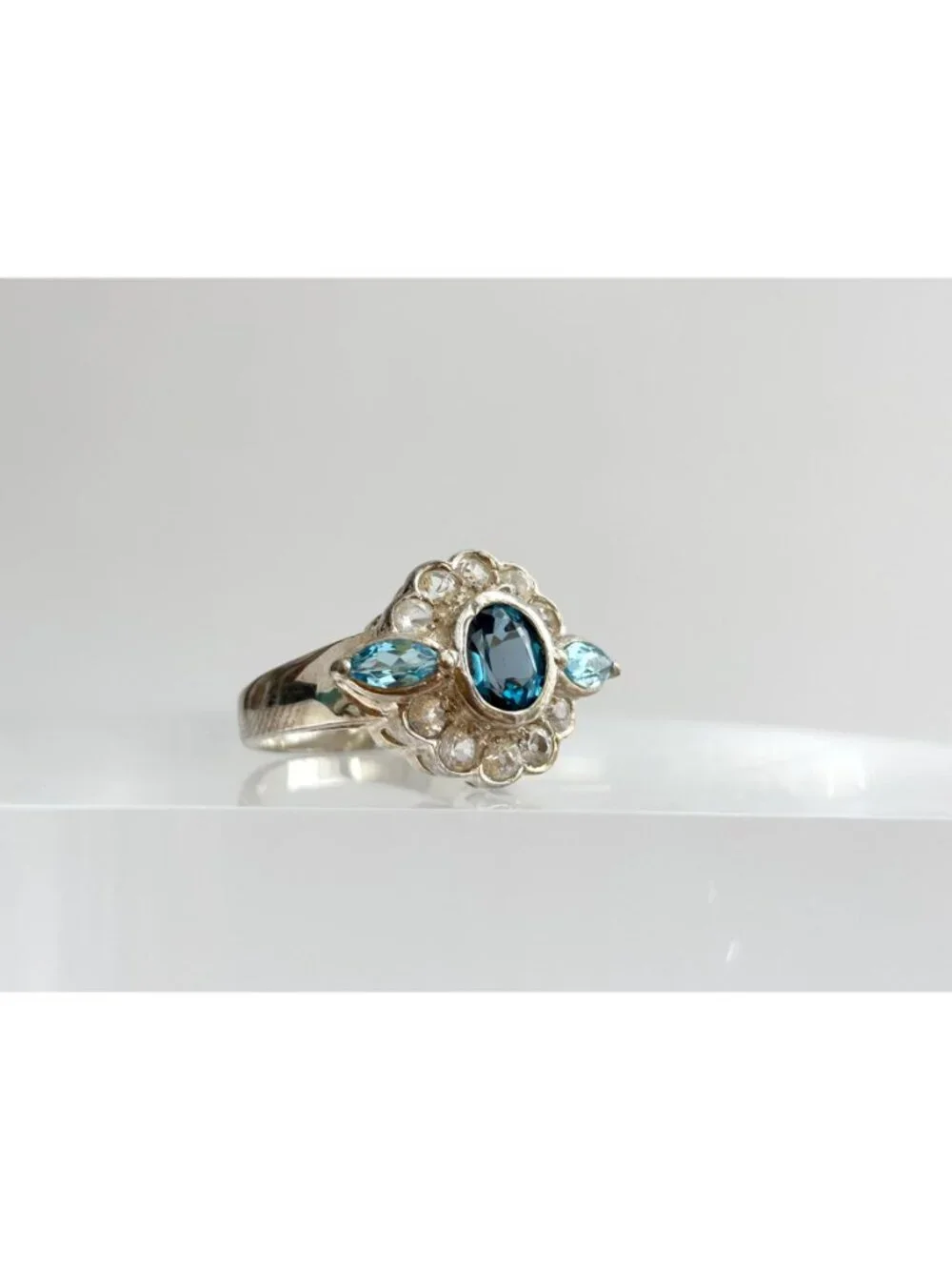 Clear & Blue Topaz Scalloped Gemstone Sterling Silver 925 Vintage Ring - sz 9